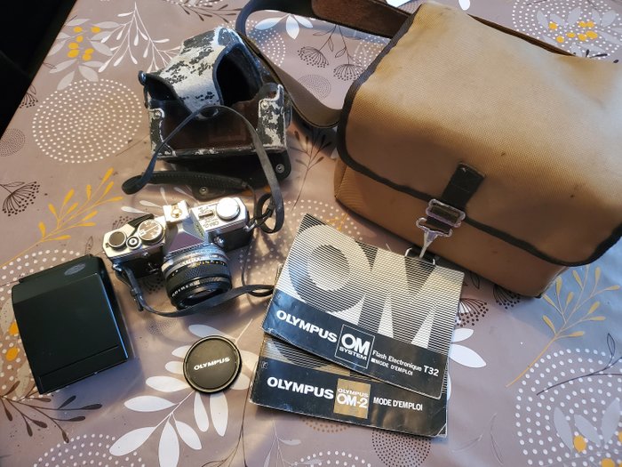 Olympus OM-2N chrome + F. Zuiko 50mm f/1.8 + flash | Fotocamera reflex a obiettivo singolo (SLR)