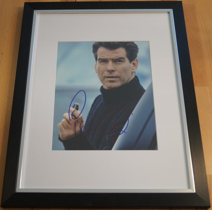 詹姆士·龐德 - Pierce Brosnan as 007 with frame - autograph, photo, signed with Certified Genuine b´bc holographic COA