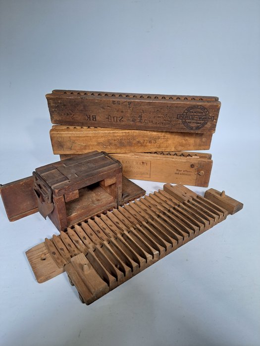 bezemer & Zn en Karlhart - Nice collection of 4 cigar molds and 1 mold for making cigar boxes - Instrumente de lucru (5) - Arte și Artizanate
