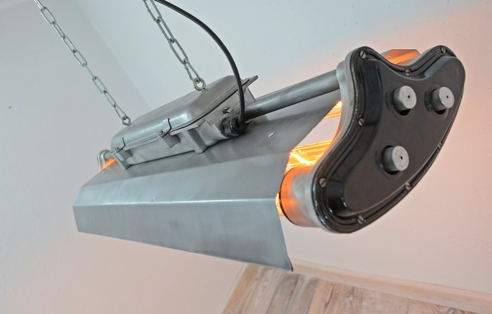 POLAMP - Lampe à suspendre - Acier, Aluminium, Bakélite, Plastique