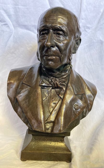 Gruet jeune fondeur - Ernest Bussière (1863-1913) - 半身像, Dr G. Tourdes - 32 cm - 青铜（已生铜绿） - 1901