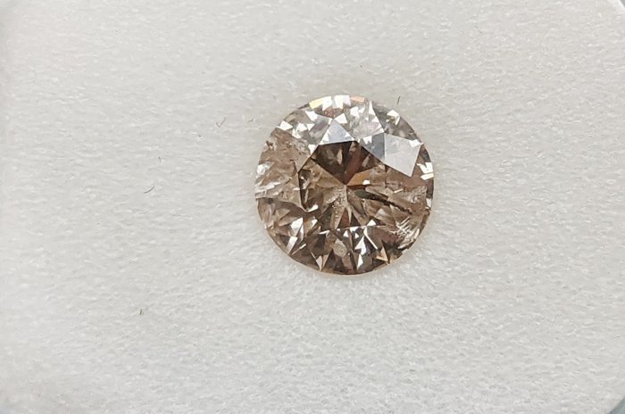 钻石 - 0.93 ct - 圆形 - 淡彩褐 - SI2 微内三含级, No Reserve Price