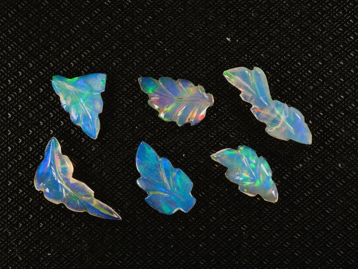 6 pcs No Reserve - White to Yellow + Play of Colors Opal - 4.44 ct