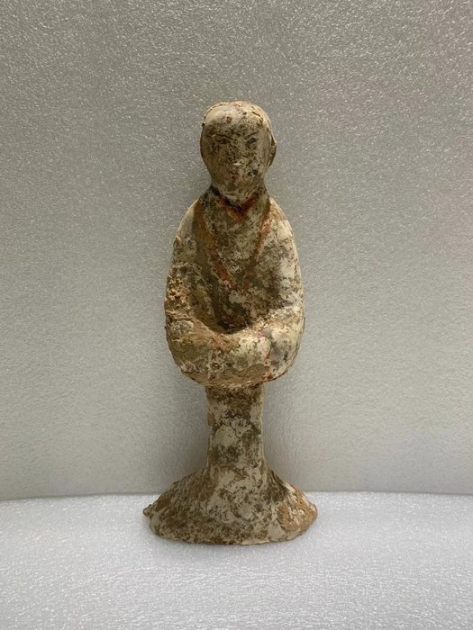 Chino antiguo, terracota Señora asistente de la corte. Dinastía Han (206-220 d.C.) - 19.5 cm