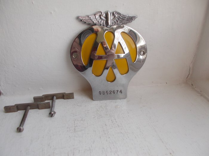 徽章 AA Chrome on brass and enamel car badge with original fixings and brass rivets 1960 to 1961  lovely - 英國 - 19世紀後期