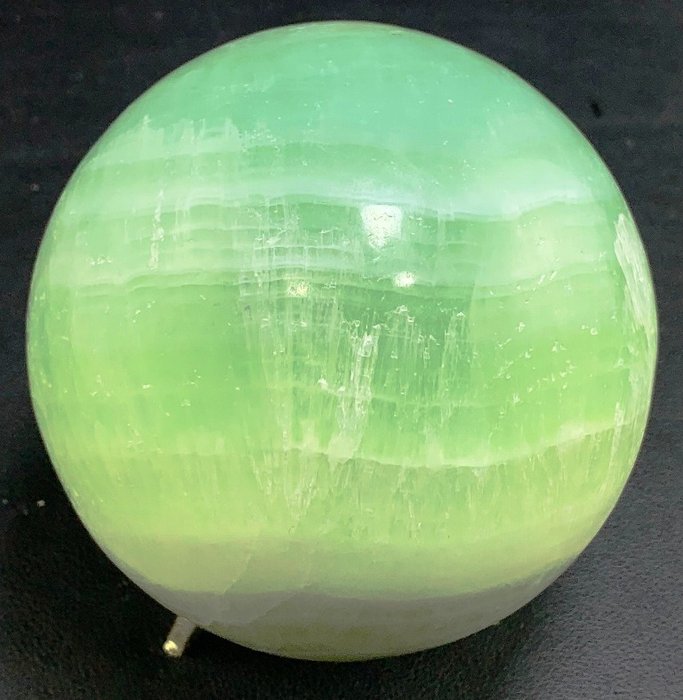 Calcite naturelle unique à bandes de pistache Sphère de guérison - Hauteur : 100 mm - Largeur : 100 mm- 1485 g - (1)