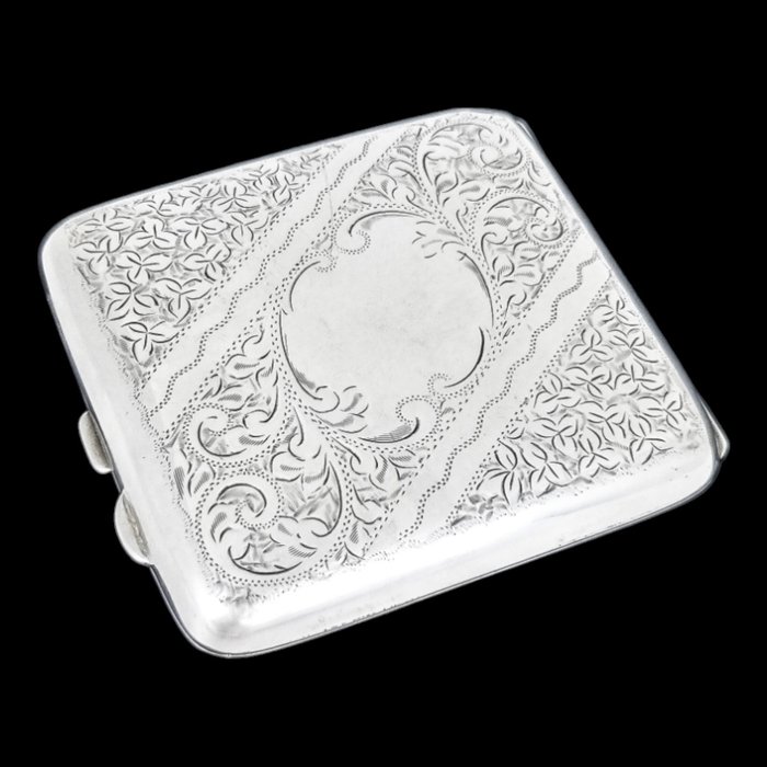 Charles Boyton & Son (1918) Large gilt sterling silver square cigarette case engraved with acanthus scrolls and ivy leaves - Θήκη τσιγάρων - .925 silver, Gold-plated, Silver gilt, Ασημί, Επιχρύσωση