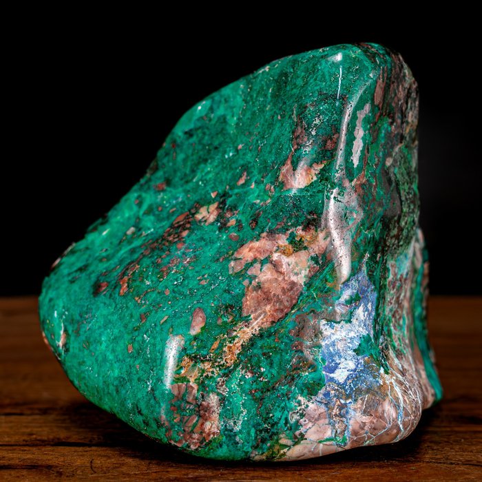 Cristal de dioptase vert émeraude naturel Forme libre polie- 1990.48 g