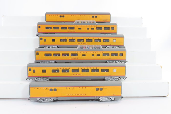 Märklin H0 - 43617 - Modellbahn-Personenwagenset (1) - 6-teiliges Wagenset mit Beleuchtung und teilweise mit Passagieren - Union Pacific Railroad