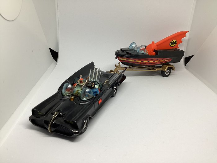 Corgi 1:43 - 5 - Modellauto - n. 267 Batmobile + Glastron Batboat + Trailer + Batman + Robin
