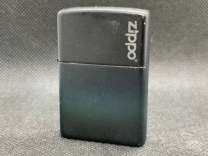 Zippo - 2000 Black Mate Logo Bottomz Conmemorativo 2000 - 打火機 - 黃銅, 鉻合金 -