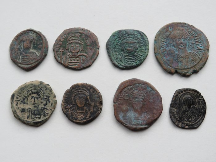 Impreiul Bizantin. Lot of 8 Byzantine Æ coins 6th-12th centuries AD  (Fără preț de rezervă)