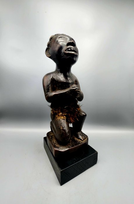 Ancestor figure - Kongo - Congo  (No Reserve Price)
