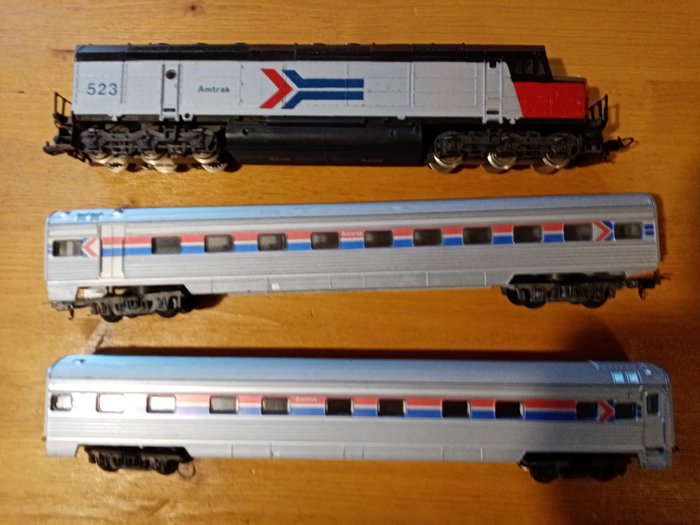 Lima H0轨 - 20 8075L - 模型火车 (3) - FP 45 带两个客车 - Amtrak