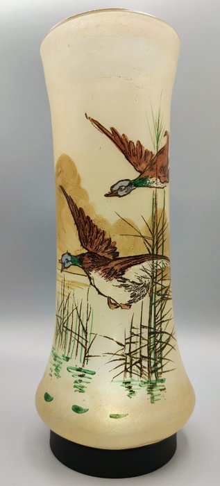 Legras & Cie. - Vase -  Große Jugendstilvase mit emailliertem Dekor eines fliegenden Entenpaares – signiert Jem um 1920  - Mundgeblasenes Glas