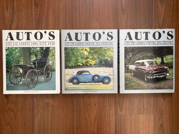 “这些年的汽车”系列的 3 本书：从 1886 年到 1930 年，20 世纪 30 年代和 40 年代以及 - diverse merken waaronder - Porsche, Ferrari, BMW, Jaguar, Chevrolet, Chrysler, Peugeot, Audi, Mercedes-Benz, Rolls Royce, - 1989