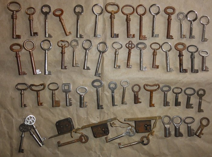 Verschiedene - 锡制玩具钥匙 旧古董钥匙迷你钥匙空心钥匙空心心轴梳妆台锁盒玩具 - 1930-1939 - 德国 法国 比利时