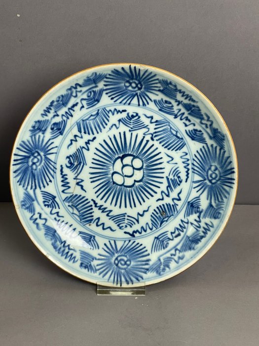 Talerz - Early Nineteenth Century Chinese Blue And White Dish,  starburst - Porcelana