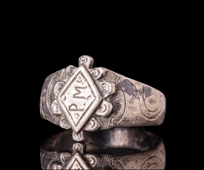 中世纪后期 银 都铎时期刻有姓名缩写的结婚戒指