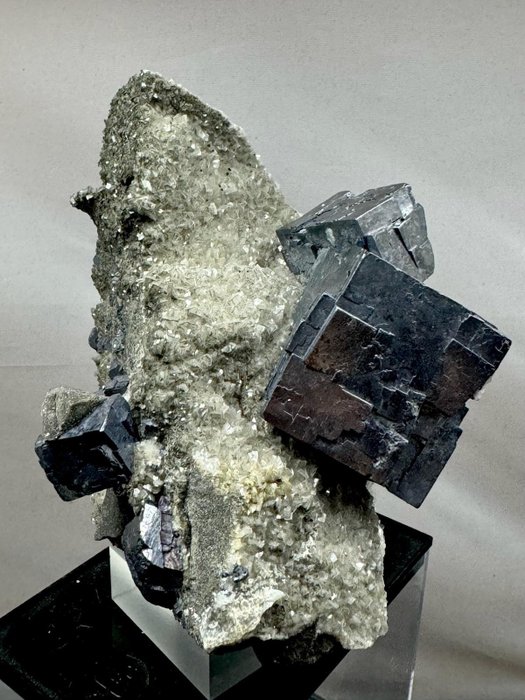 Mineralencollectie - Hoogte: 8.5 cm - Breedte: 7 cm- 705 g - (1)