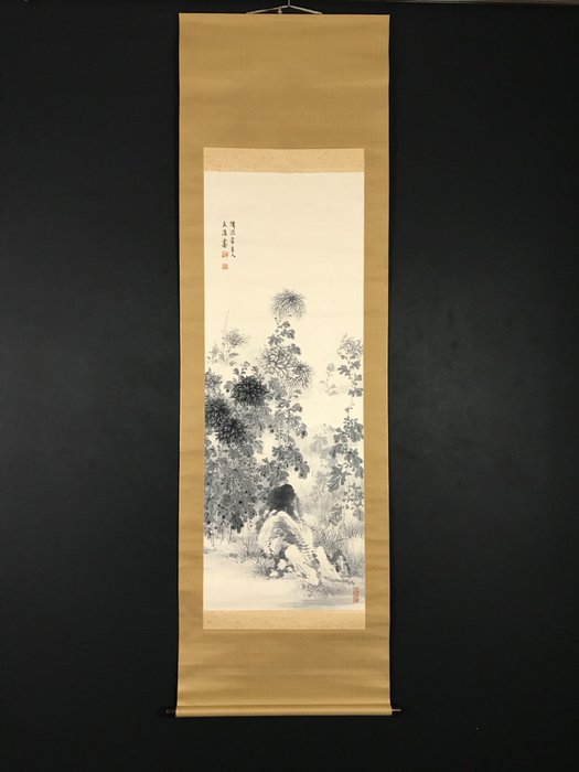 Very fine sumi-e painting "Chrysanthemums", signed - including tomobako - Signed and sealed Buntō 文涛 - Japón