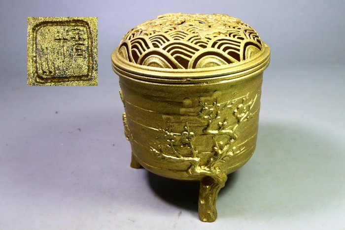 Bronze, liga metálica - 'Seizan' 精山 - Incensário, queimador de incenso, pinho, bambu, ameixa, decoração - Período Shōwa (1926-1989)  (Sem preço de reserva)