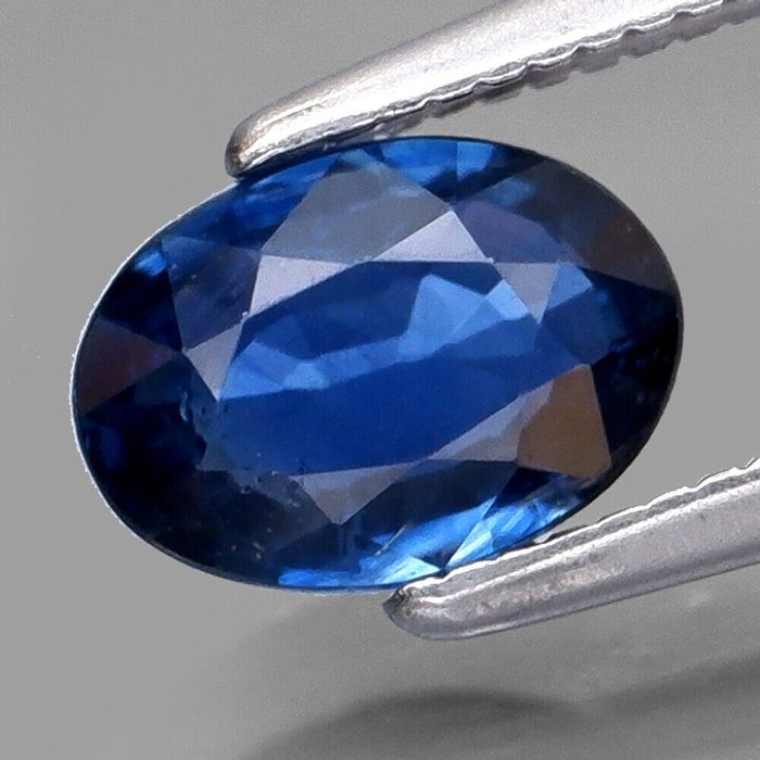 Deep Blue Sapphire - 0.93 ct