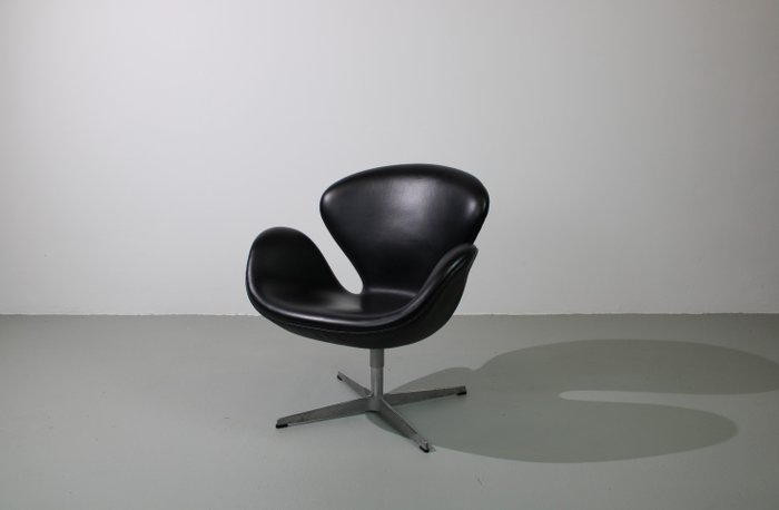 Fritz Hansen - Arne Jacobsen - 扶手椅子 (1) - 天鹅椅 - 皮革