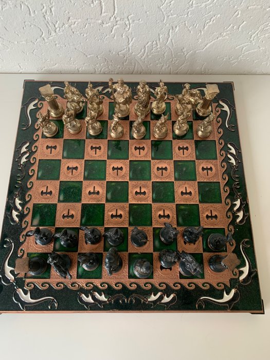 Zestaw szachowy (1) - Drewno, metal
