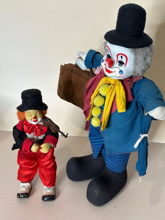 Sans marque - Jouet en peluche Clown avec valise et parapluie et Clown automate musical - 1960-1970 - France