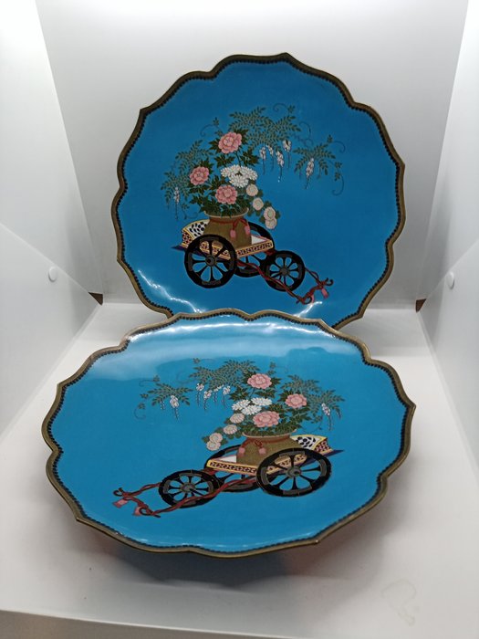 花道人力车装饰珐琅盘一对 - 景泰蓝 - 日本 - Meiji period (1868-1912)