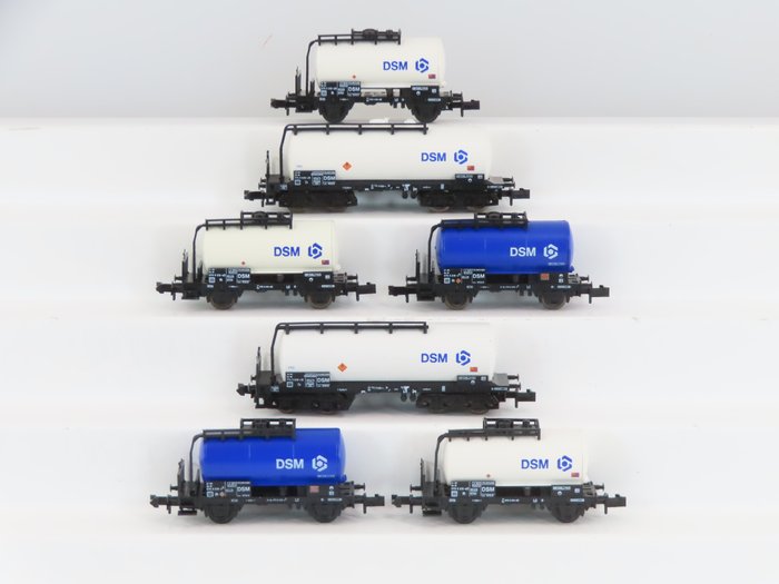 Minitrix N - 13838/13289/70107/51 342 00 - 模型貨運火車 (7) - 7x 帶有藍色和白色 DSM 印花的油罐車 - NS