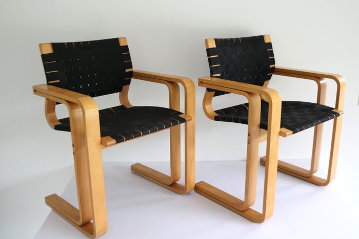 Magnus Olesen - Johnny Sørensen, Rud Thygesen - Chair (2) - Model 5331 - Beech, Linen