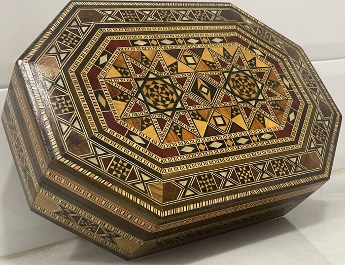 Ebanistas de Granada - Pudełko (1) - Aksamit, Drewno, Kość, Macica perłowa, Tkanina, intarsja