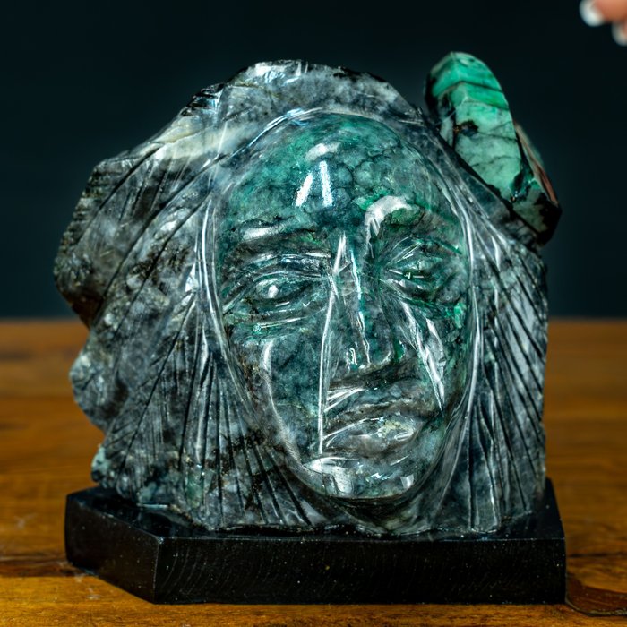 Cristal de smarald natural sculptură- 1158.31 g