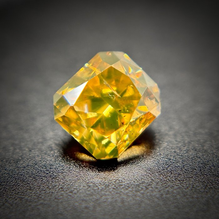 1 pcs Diamond - 0.51 ct - Radiant - Fancy Intense greenish orangy yellow - I1