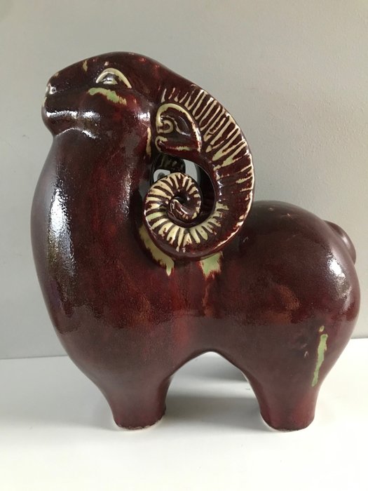 Statuette - Oxblood glazed Ram - Keramik