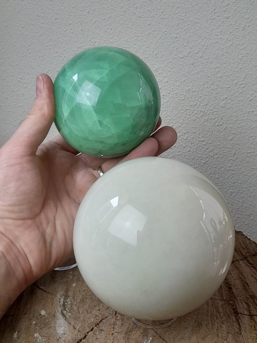 Jade en Chrysopraas bol - trippel A kwaliteit - op een kunststof ring- 2.5 kg - (2)