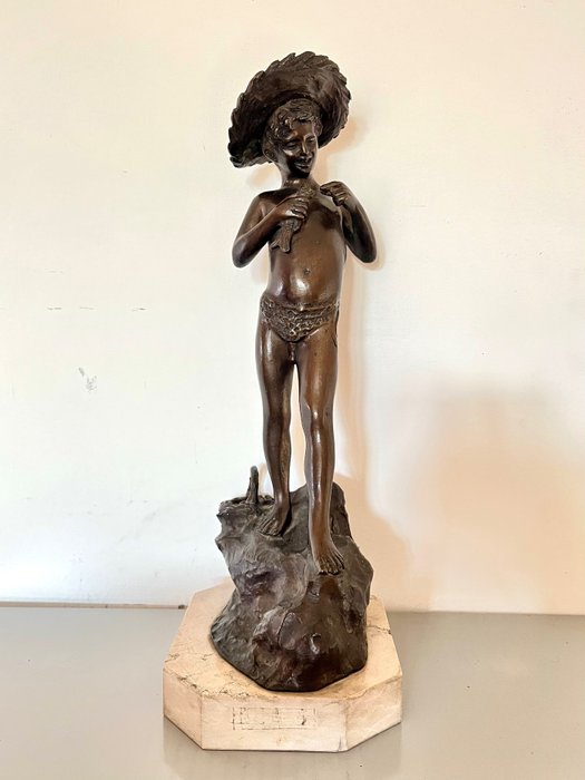 Dal modello di Giovanni Varlese - Statuetă, Il pescatorello - 40 cm - Bronz, Marmură