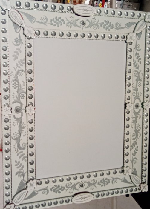 Oglinda de perete  - Oglindă din sticlă tăiată manual