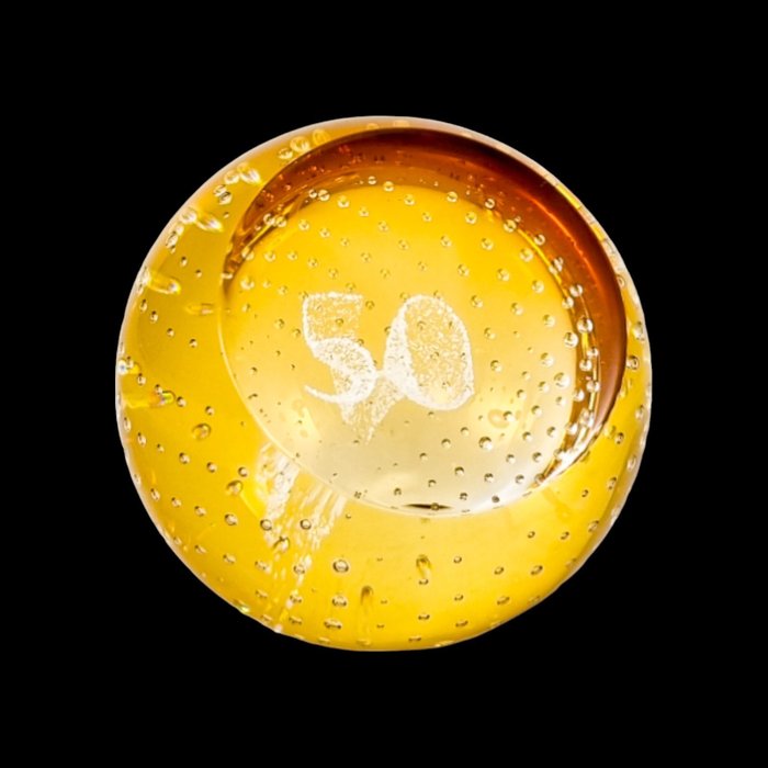 Caithness 50th anniversary "Occasions" amber glass globular paperweight - Pisapapeles  (1) - Vidrio