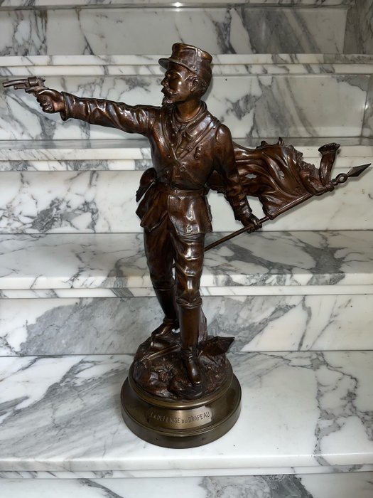 Charles Anfrie (1835-1903) - 雕像, La defense du drapeau - 51 cm - 青銅色
