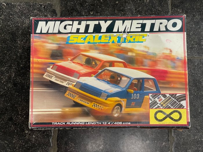 Hornby 1:50 - 1 - Miniatura de carro de corrida - Scalextric Mighty Metro Racing Set.