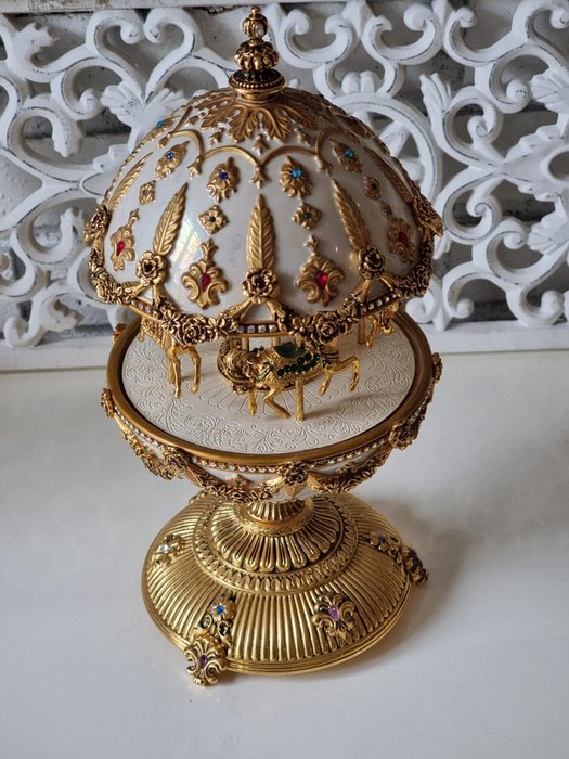 Fabergé-ägg - Imperial Carousel Egg i Faberge-stil - Guld
