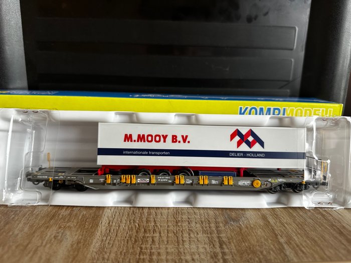 KOMBIMODELL H0轨 - 模型火车货运车厢 (1) - 装载拖车的多式联运卡车 - Hupac