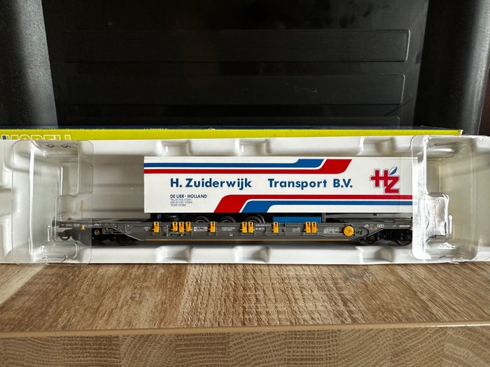 KOMBIMODELL H0轨 - 模型火车货运车厢 (1) - 装载拖车的多式联运卡车 - Hupac
