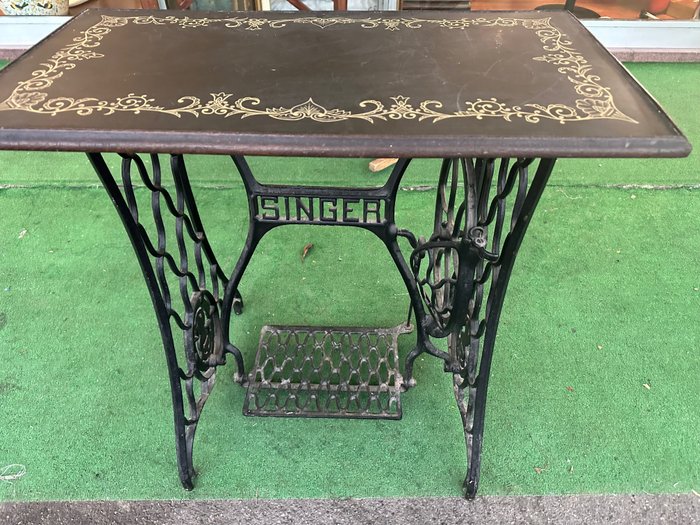 Singer Sewing Machine Table - Bijzettafel - Hout, IJzer (gegoten)