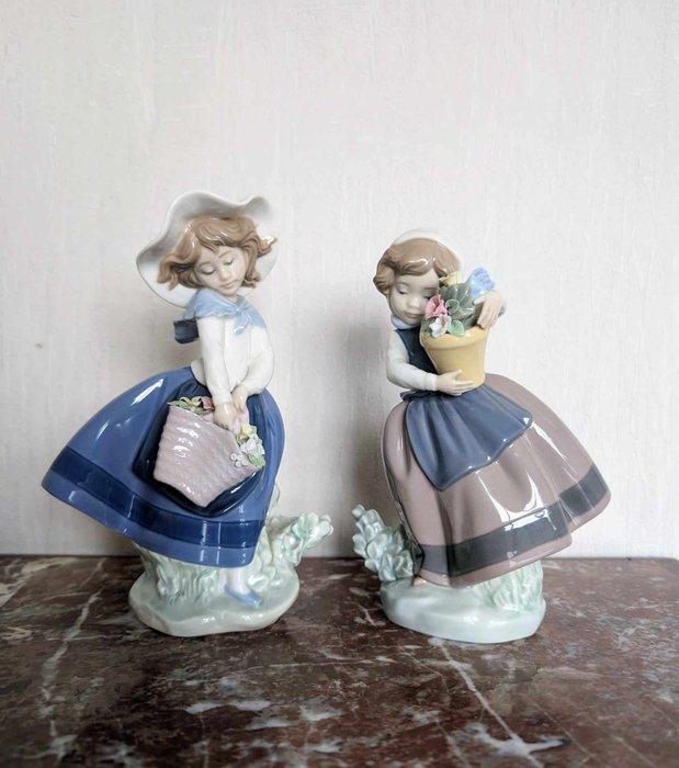 Lladró - Figurin - petites filles aux fleurs - Porslin