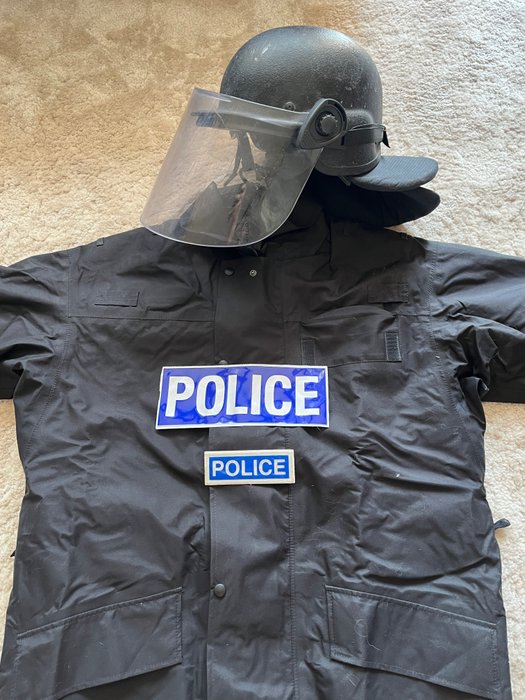 Storbritannia - Politiet - Militært utstyr - 2017