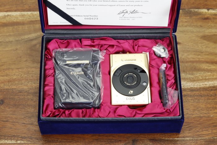 IXUS IX240 Limited Edition, 18K Gold plated Collectors Item Analoge Kamera